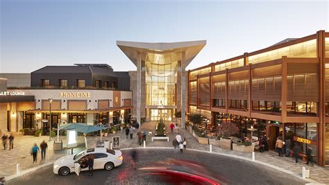 stores in the fashion square mall